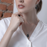 Mermaid Texture Chevalier Ring with Black Spinel