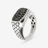 Bague Chevalier Texture Sirène avec Pavé de Spinelle Noir