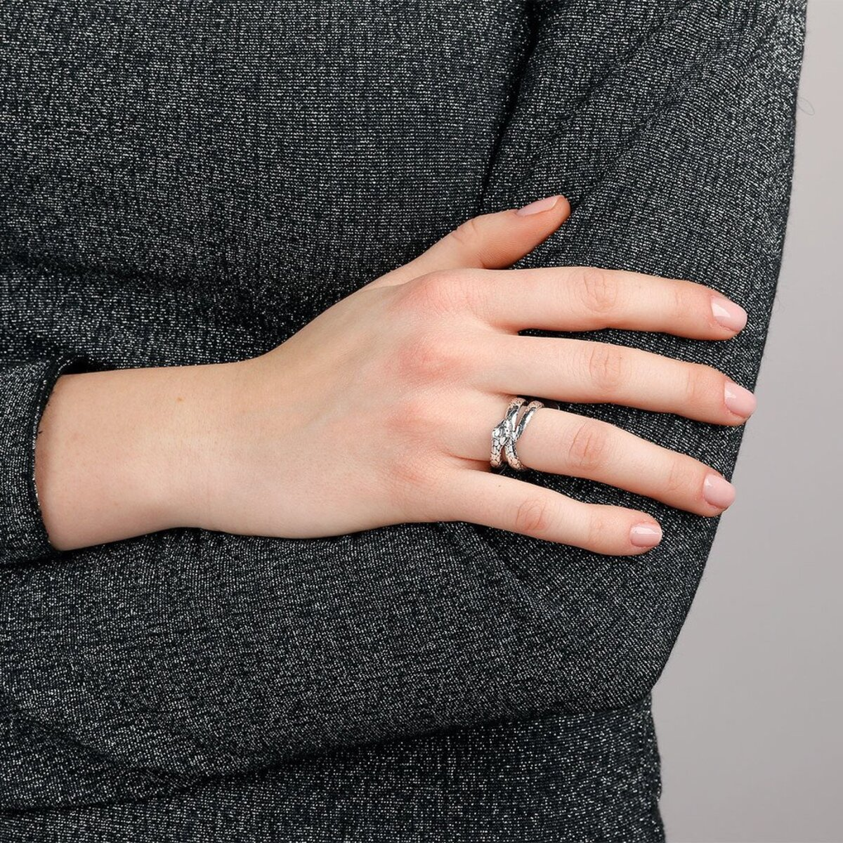 Bague texturée tissée avec serpent