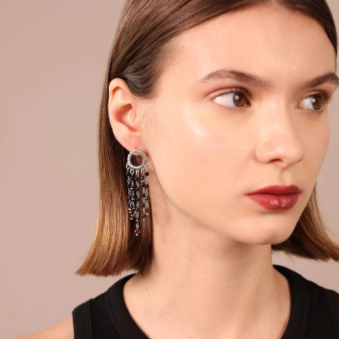 Orecchini Pendenti in Argento 925 placcato Rodio con Anelli Texture e Pietre Naturali Spinello e Granato