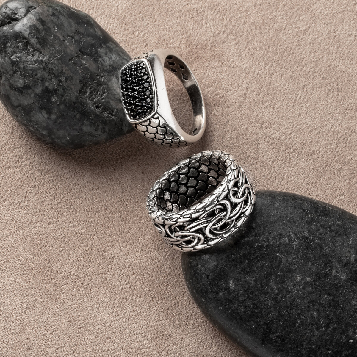 Anello Chevalier Texture Sirena con Pavé in Spinello Nero in Argento 925