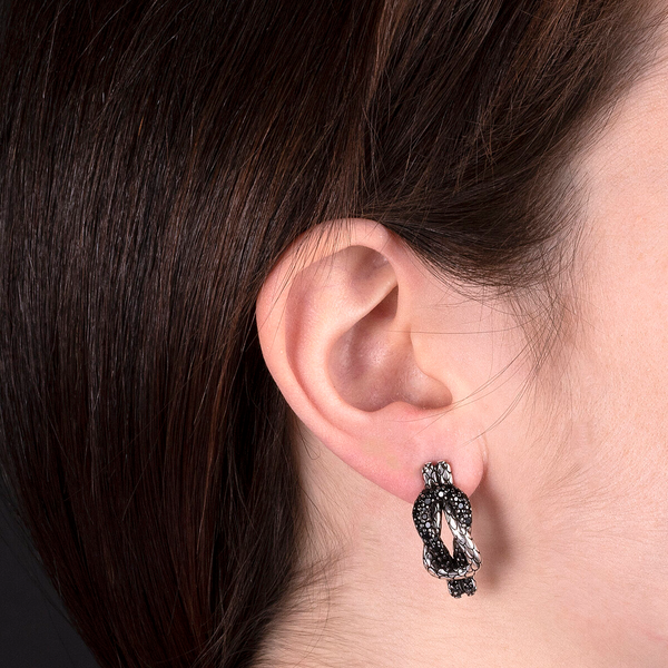 Geflochtene Ohrringe mit schwarzem Spinell