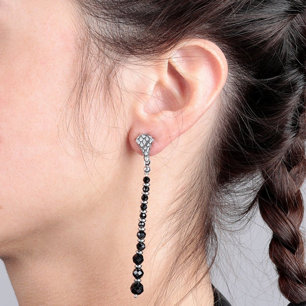 Boucles d'oreilles pendantes en fil de texture sirène avec spinelle noir