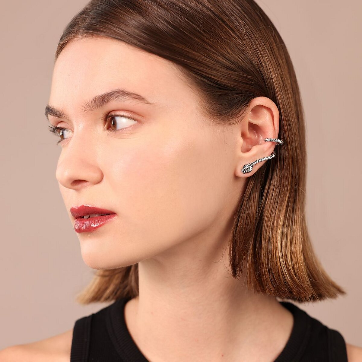 Einzelner Schlangen-Ohrring mit grünem Achat-Naturstein