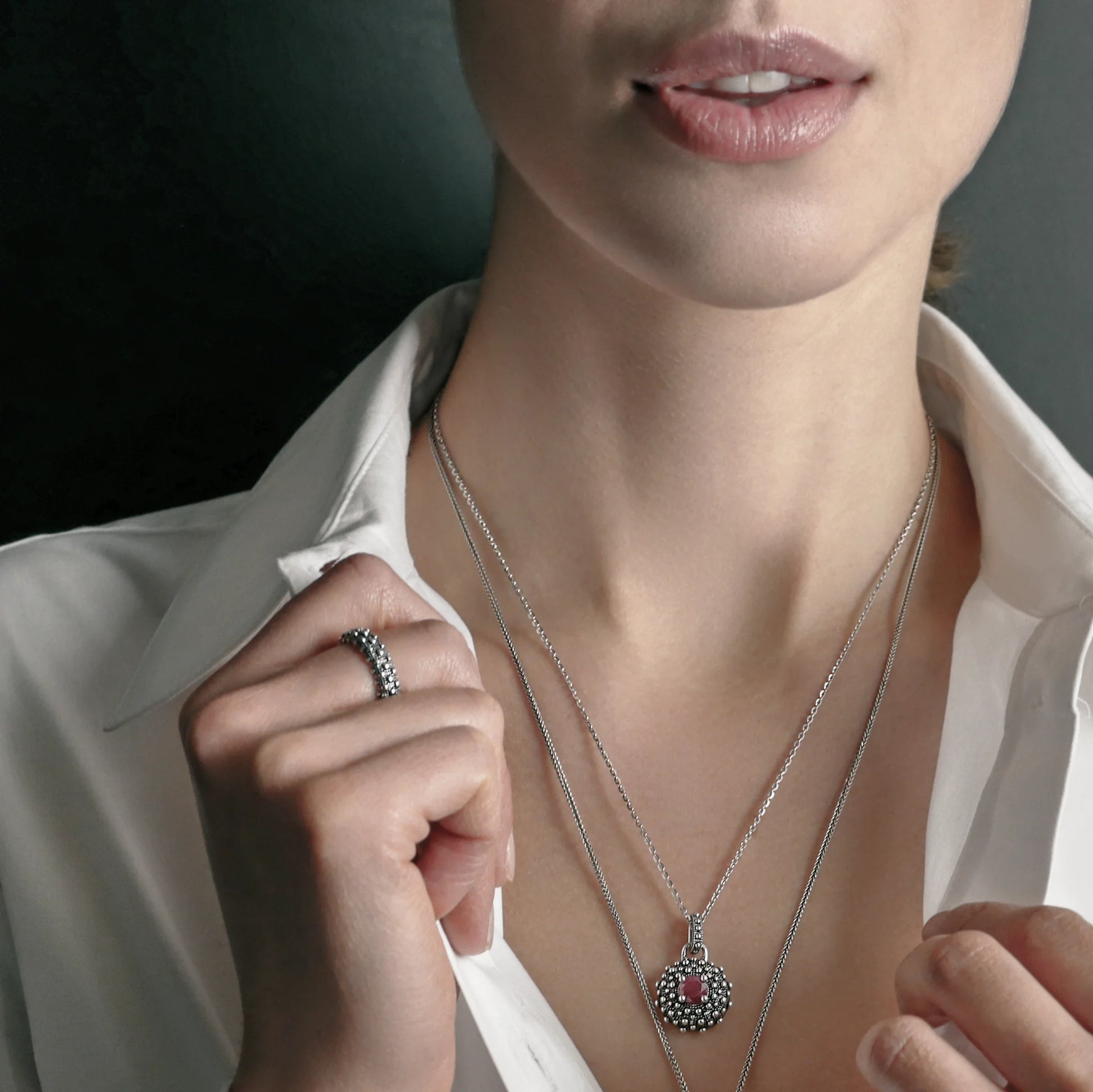 Collana in Argento 925 placcato Rutenio con Pendente Texture Riccio di Mare e Pietra