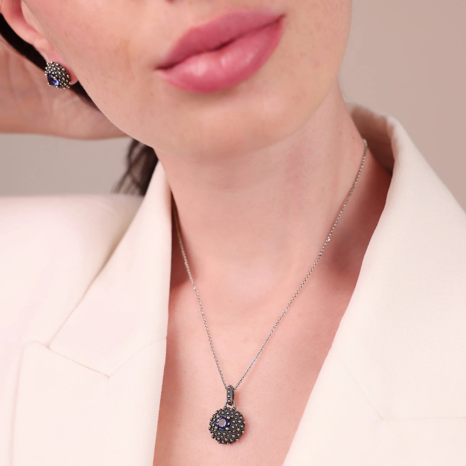 Collana in Argento 925 placcato Rutenio con Pendente Texture Riccio di Mare e Pietra