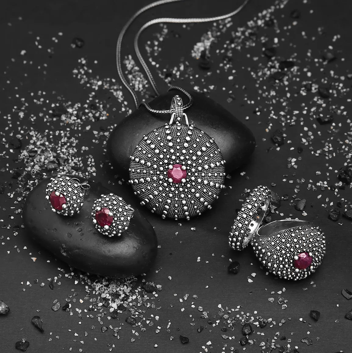 Orecchini a Lobo Texture Riccio di Mare in Argento 925 placcato Rutenio con Pietra Naturale