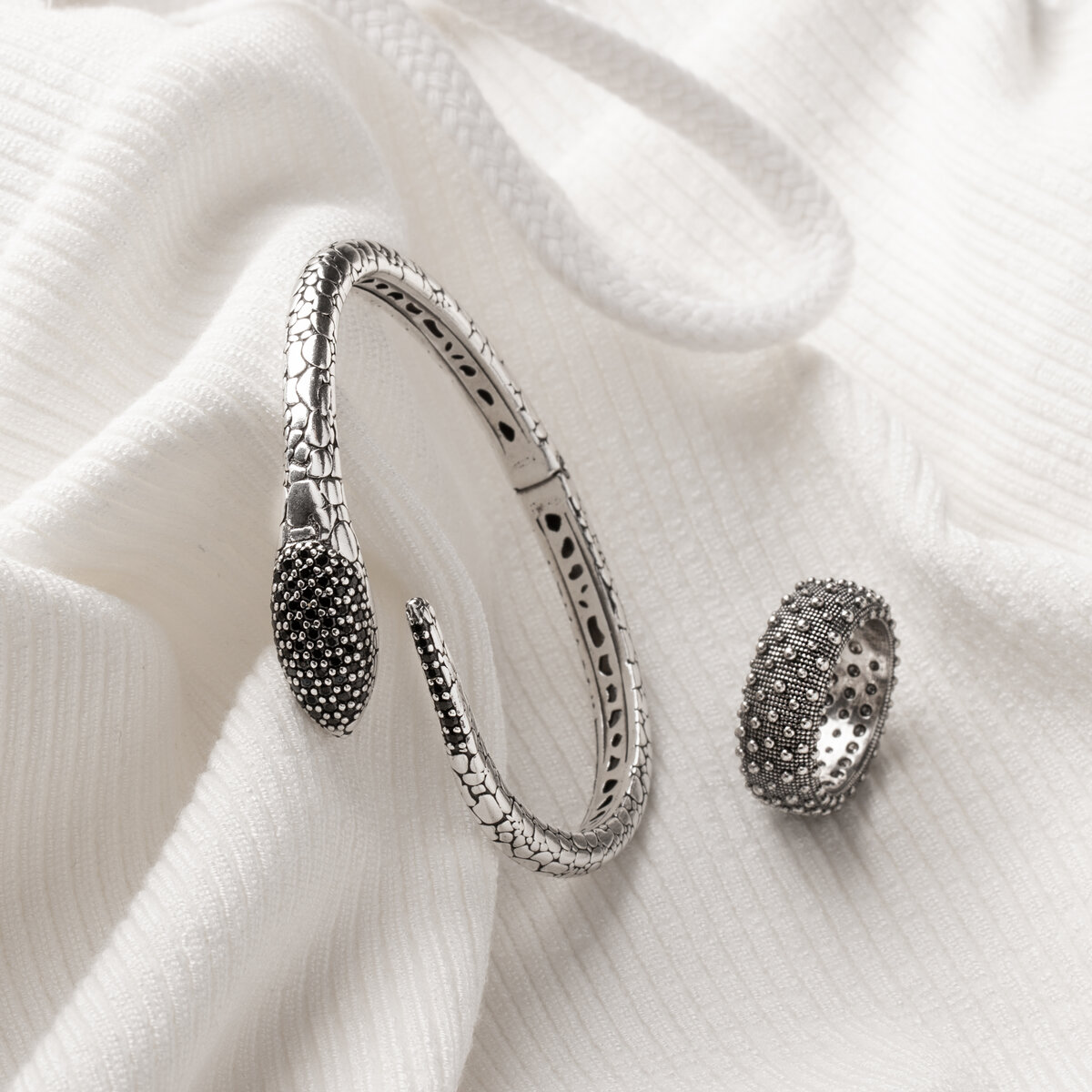 Anello a Fascia Texture Riccio di Mare in Argento 925