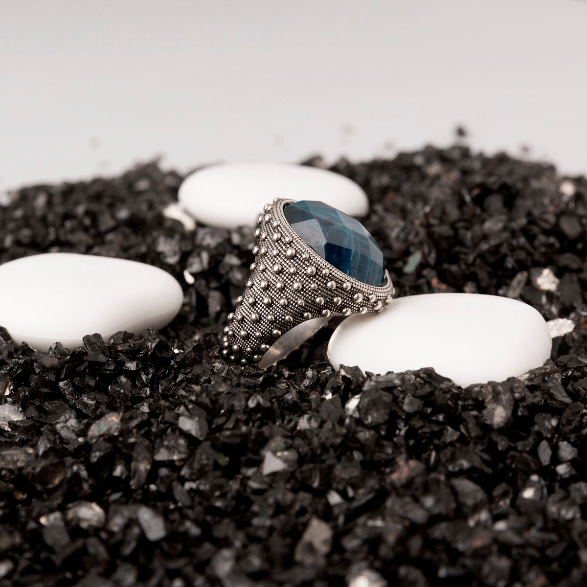 Anello Chevalier Texture Riccio di Mare con Pietra Naturale Ovale Sfaccettata in Argento 925