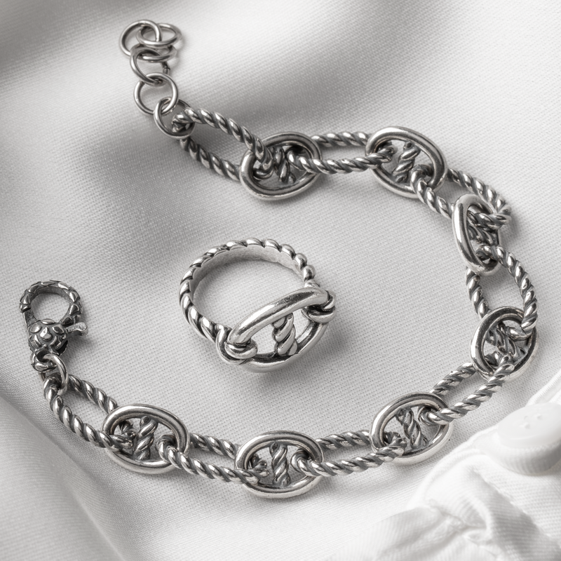 Bracelet with Marine Chain and Twisted Oval Links